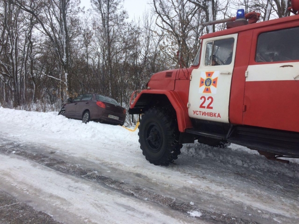 Негода на Кіровоградщині заблокувала пасажирський автобус (ФОТО)
