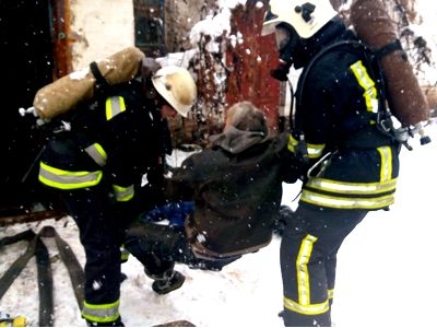 На Кіровоградщині витягнули з вогню двох чоловіків (ФОТО)