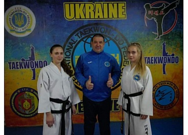 Юні таеквондистки з Кропивницького здобули «золото» і «срібло» чемпіонату світу