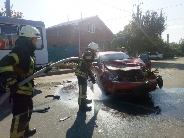У Кропивницькому ДТП ледь не призвела до пожежі на дорозі (ФОТО)