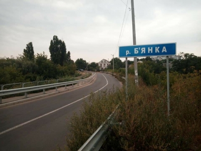 Відходи від ремонту доріг у Кропивницькому звозили до річки