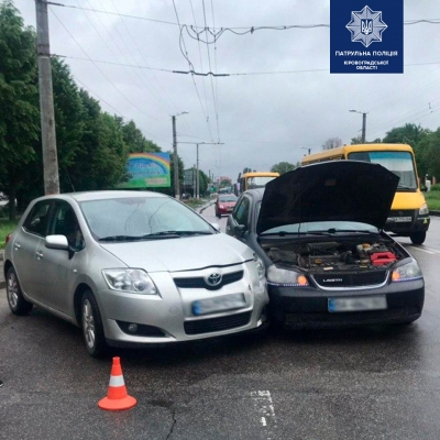 У Кропивницькому зіткнулись автівки