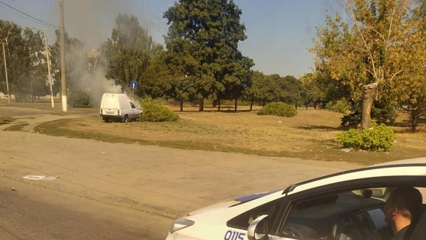 У Кропивницькому на пішохідному переході раптово спалахнув легковий автомобіль (ВІДЕО)