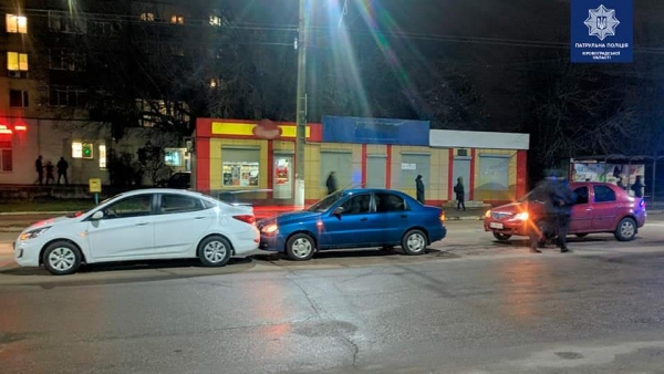 У Кропивницькому зіткнулись одразу три автівки