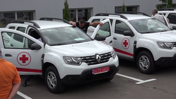 На Кіровоградщині більше двадцяти сільських лікарів отримають новенькі автомобілі
