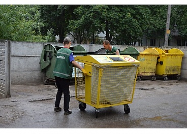 У Кропивницькому встановлюють нові контейнери для відходів