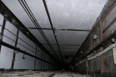 У Кропивницькому в шахту ліфта упав 19-річний юнак, хлопця рятують у реанімації (ФОТО)