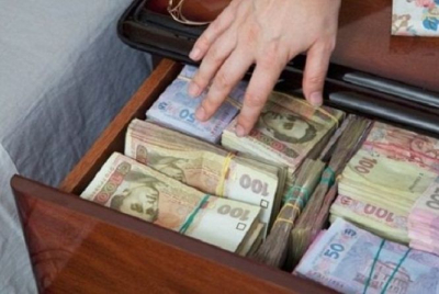Керівника райвідділу освіти на Кіровоградщині підозрюють у розтраті 400 тисяч