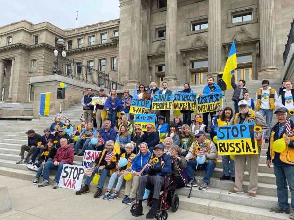 Родина з Кропивницького мітингує у США з українцями й американцями