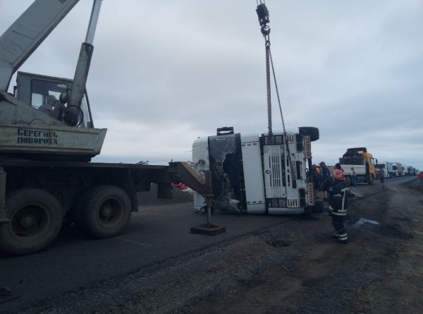 Кіровоградщина: вантажівка перекинулась та перекрила трасу