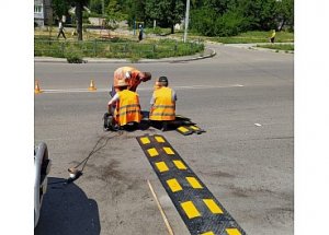 &quot;Лежачі поліцейські&quot; з&#039;являються на відремонтованій вулиці Кропивницького