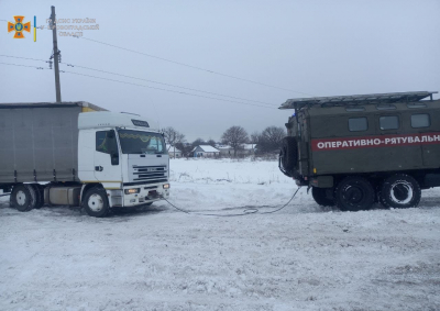 Рятувальники 17 разів визволяли автомобілі на дорогах Кіровоградщини