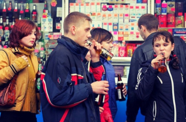Підприємці на Кіровоградщині споюють неповнолітніх