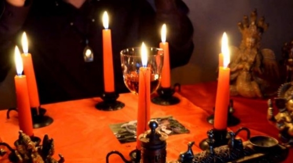 Відправили на кладовище: на Кіровоградщині жінка «переплатила» за ритуал