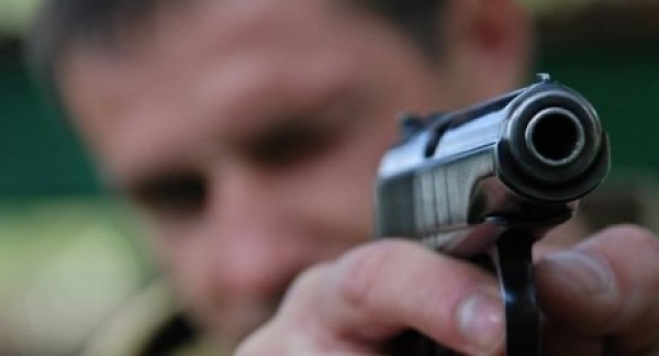 Море по коліна: юнак у Кропивницькому залякував перехожих пістолетом (ФОТО)