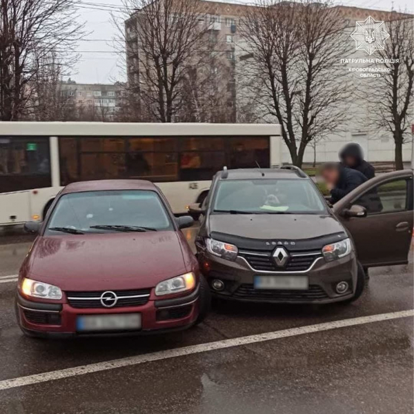 У Кропивницькому зіткнулись Renault та Opel