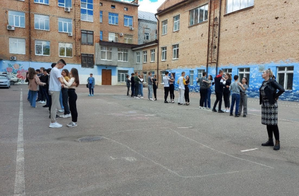 Шкільний вальс лунатиме на випускних у школах Кропивницького