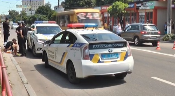 У Кропивницькому водійка іномарки збила поліцейського (ВІДЕО)
