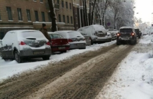 Жителі Кропивницького мають негайно прибрати свої автівки з узбіч міських доріг (ВІДЕО)