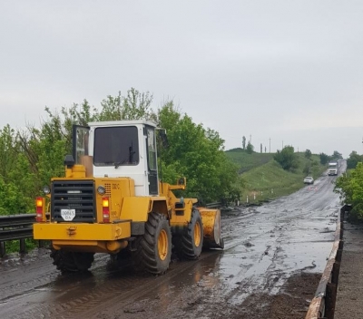 Замість дороги річка з мулу: на Кіровоградщині змило трасу