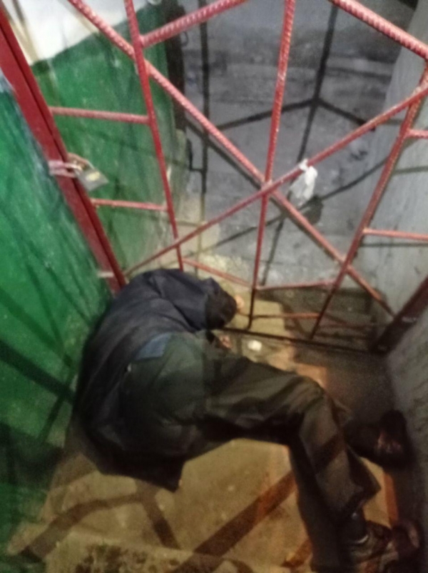 На Кіровоградщині чоловік застряг у металевій решітці