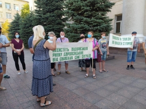 Підприємці ринку &quot;Європейський&quot; протестували перед міськрадою Кропивницького