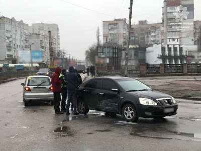 У центрі Кропивницького зіткнулись легковики