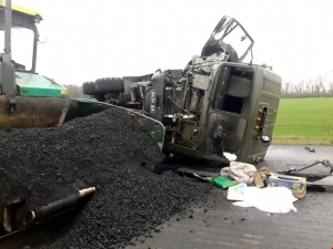 На Кіровоградщині військова машина в&#039;їхали в бригаду дорожників. Двоє загинули