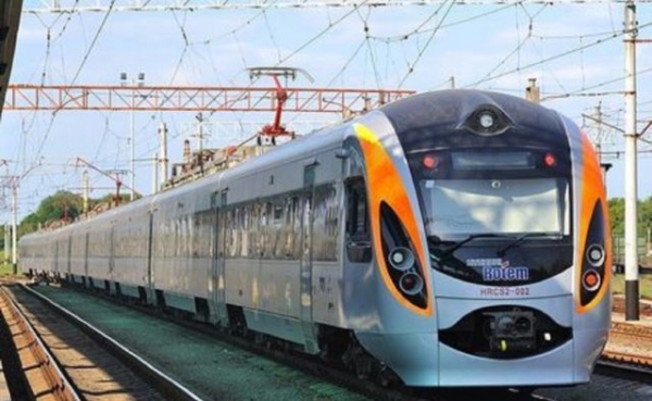 Через невдалий жарт на Кіровоградщині екстрено гальмував поїзд «Інтерсіті+» (ФОТО)