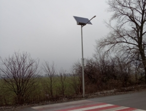 На Кіровоградщині шукають вандалів, які знищили автономне дорожнє освітлення (ФОТО)