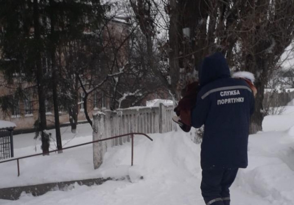 Під час негоди на Кіровоградщині врятували дворічну дитину (ФОТО)