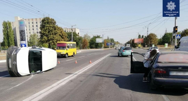 У Кропивницькому перевернулось авто
