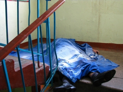 Кіровоградщина: на сходах багатоповерхівки загинув чоловік