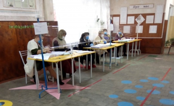 Як порушували карантин на виборчих дільницях Кіровоградщини