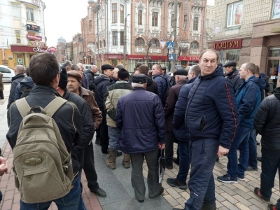 У Кропивницькому обурені комунальники влаштували акцію протесту (ФОТО)