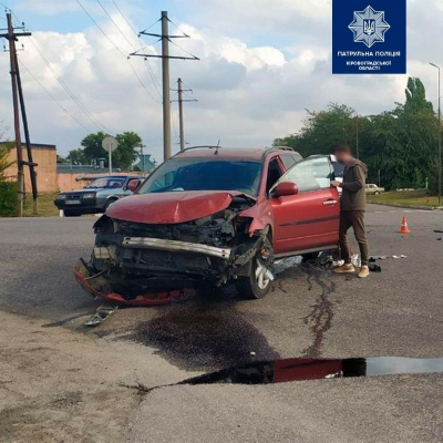 На Кіровоградщині сталася ДТП. Перекинулось авто (ФОТО)