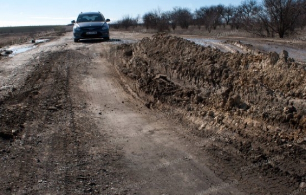 Під загрозою зриву: ремонт автодороги Микoлaїв-Кропивницький знову відклали (ВІДЕО)