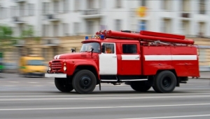 На Кіровоградщині посеред траси спалахнула вантажівка (ФОТО)