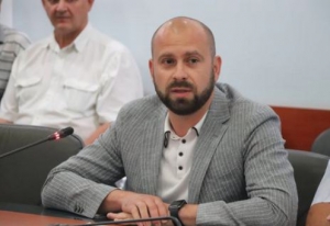 Ексголова Кіровоградської ОДА та його поплічник на волі