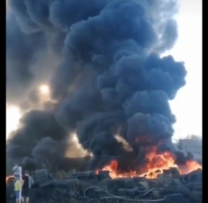 У Кропивницькому районі горять склади шин (ВІДЕО)