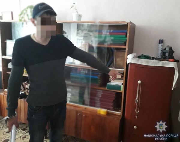 На Кіровоградщині спіймали злодіїв які грабували районне видавництво. ФОТО
