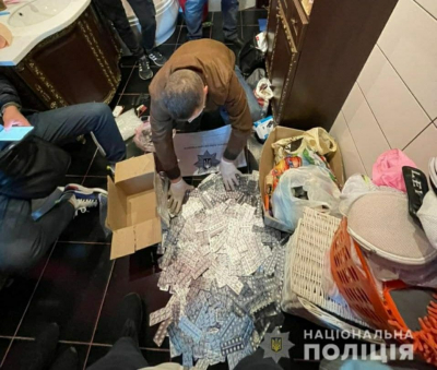 У Кропивницькому затримали збувачів наркотиків у великих розмірах