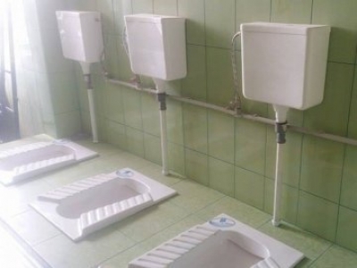 У шкільних туалетах Кіровоградщини створять окремі кабінки