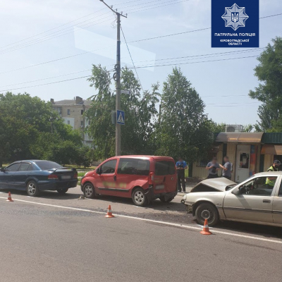 Кропивницький: зіткнулись одразу три автомобілі