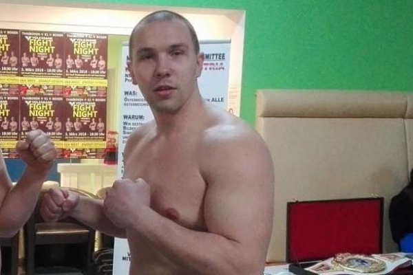 Боксер з Кіровоградщини в ЮАР відправив суперника у нокаут (ВІДЕО)
