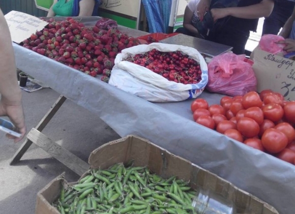 У Кропивницькому штрафами «покарали» торговців полуницею та овочами (ФОТО)