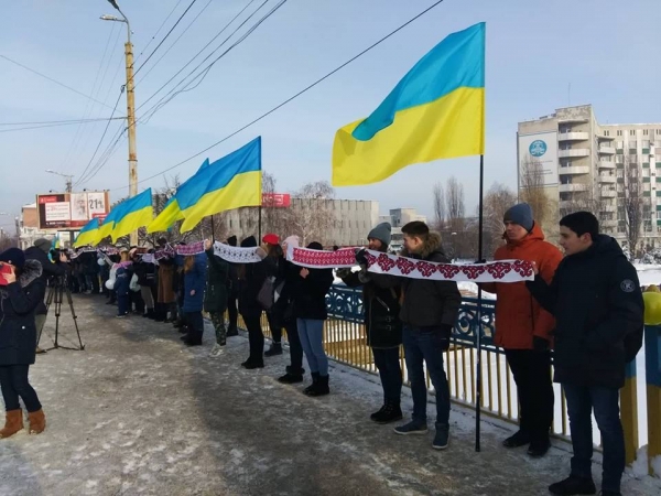 «Голос Єдності» у Кропивницькому: містяни утворили символічний ланцюг (ФОТО)