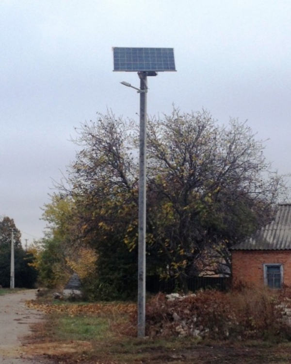 На Кіровоградщині почали встановлювати вуличні ліхтарі із сонячними панелями