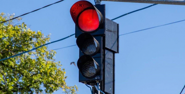 На перехресті центральних вулиць Кропивницького 5 днів не працюватиме світлофор