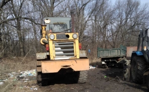 «Дикий» з’їзд на Кіровоградщині: побачене на узбіччі вразило найдосвідченіших дорожників (ФОТО)